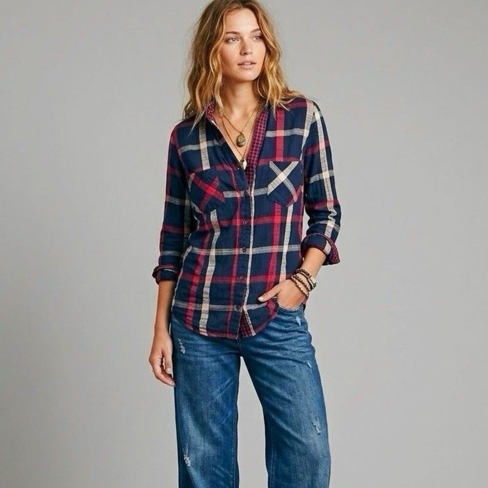 Skies Are Blue Plaid Shirt Medium Long Sleeve Button Up Flannel Winter Fall Red